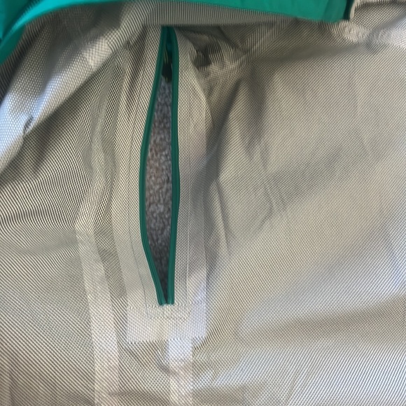 MEC windbreaker/ shell & t-shirt combo - Picture 6 of 17